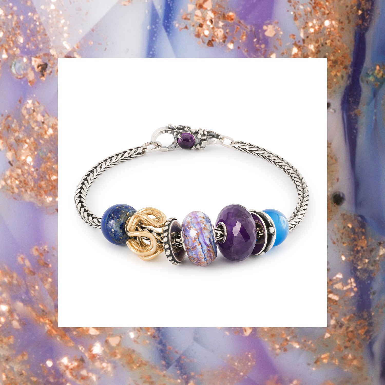 Bracelet Trollbeads foxtail avec des tons violets et bleus en pierres précieuses, verre et perles d'or et d'argent 