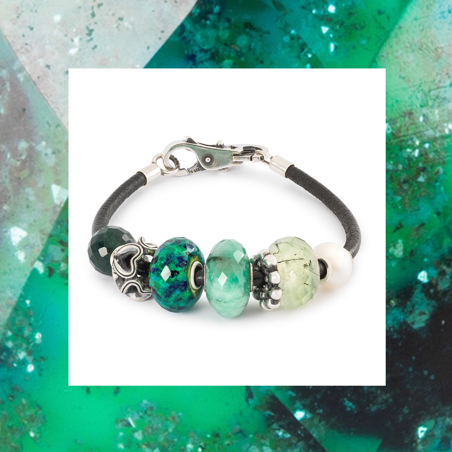 Bracelet en cuir Trollbeads avec des perles en pierre précieuse, en verre et en argent dans les tons verts 